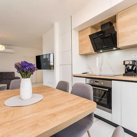 아파트 Luxury D - Two Bedroom With Terrace A1 *