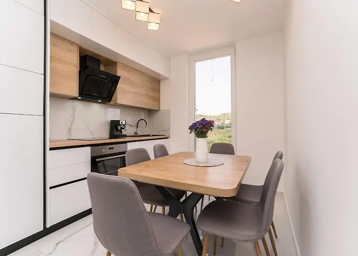 Luxury D - Two Bedroom With Terrace A1 아파트 비빈제