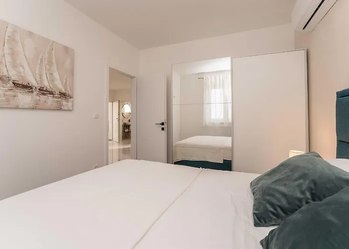 Апартаменты Luxury D - Two Bedroom With Terrace A1 Бибинье